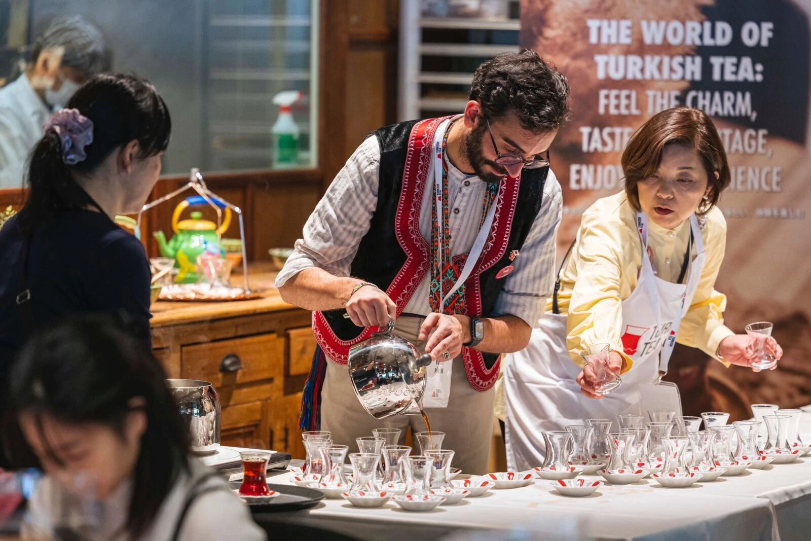 Turkish tea brewing experts train Japanese in traditional methods – Türkiye Today
