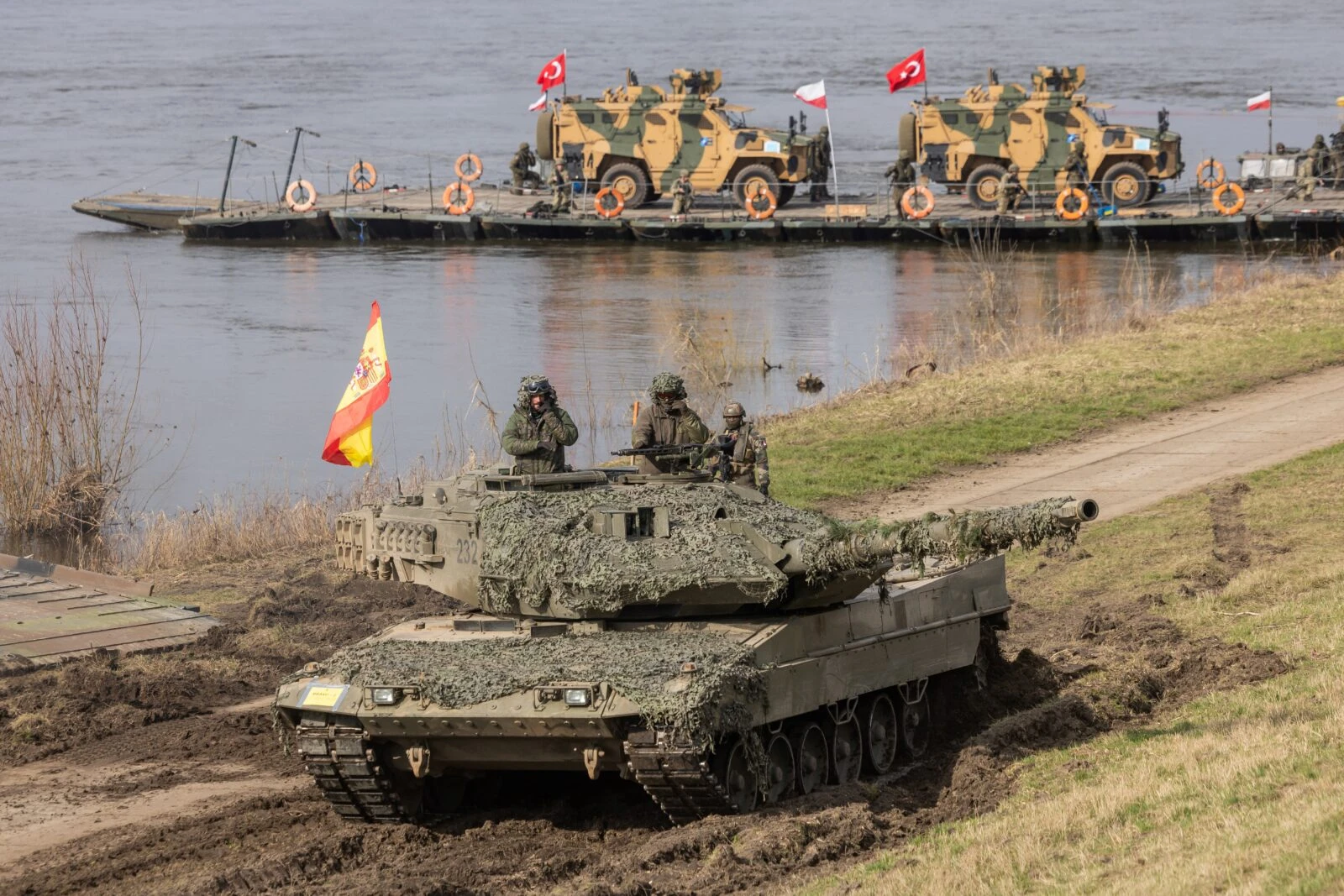 Trump and Putin Seek Ukraine Ceasefire Amid Tensions