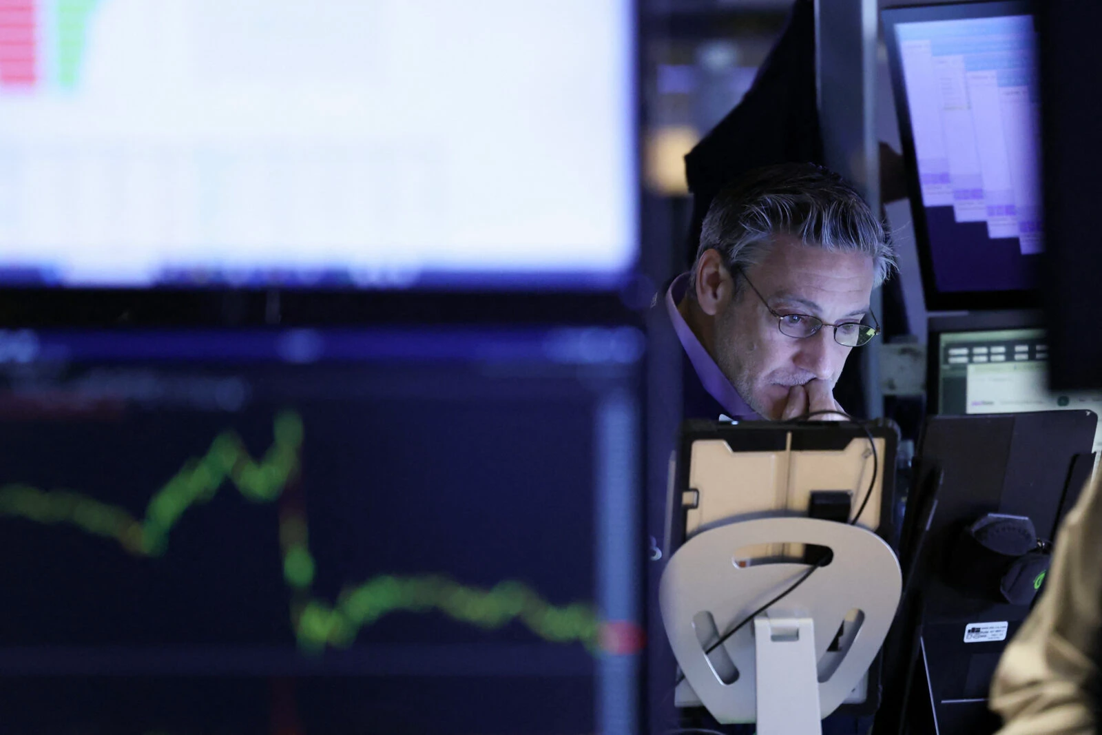 Russia's Stock Market Plummets: $23.7 Billion Lost!