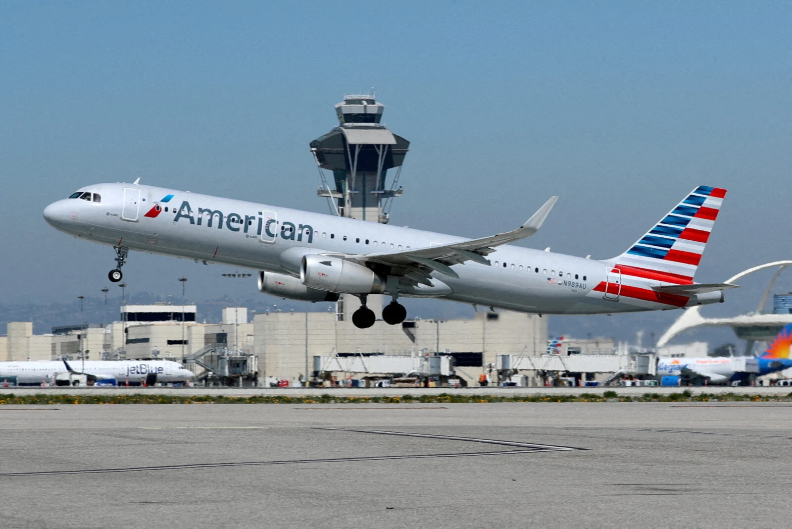 American Airlines suspends flights to Israel until April 2025