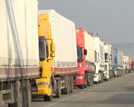 Turkish exporters furious over Syria's new customs tariffs, while truck queues extend