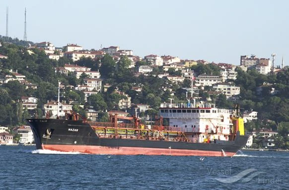 Tanker with steering malfunction safely anchored in Istanbul Strait