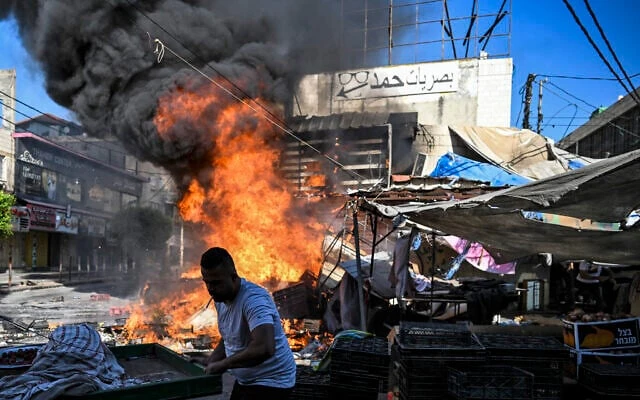 Israeli forces set homes on fire in Jenin camp, West Bank as attacks continue