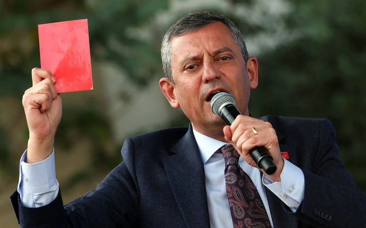 CHP launches 'red card' campaign as a call for early elections