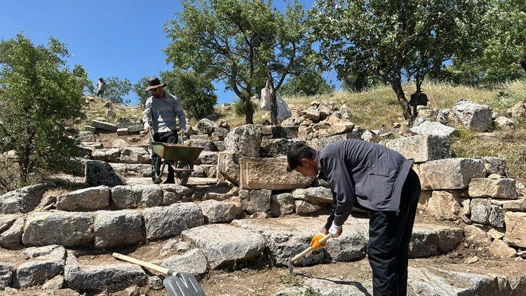 Excavations at King Antiochus I's summer palace finally resume