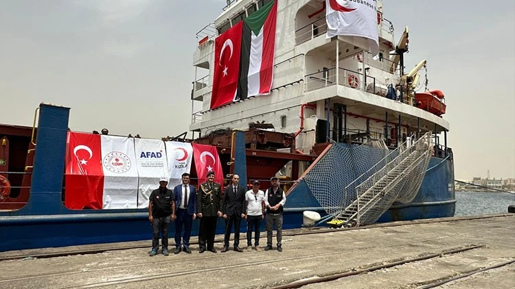 Relief ship carrying 2,500 tons of aid from Türkiye and Kuwait arrives in Sudan