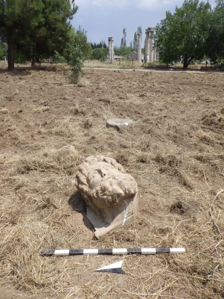 Exciting discovery in Türkiye's Aphrodisias as colossal head of Zeus unearthed