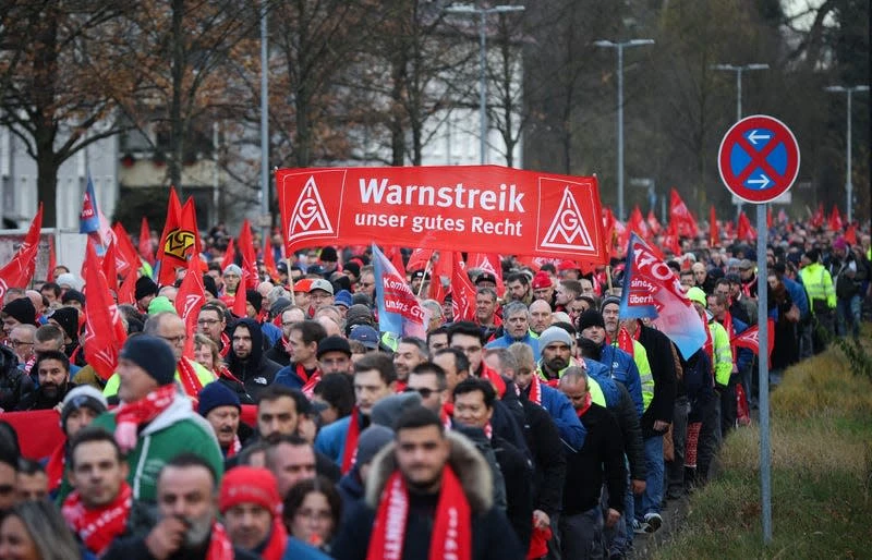 Volkswagen faces major disruptions as nearly 100,000 workers join last strike