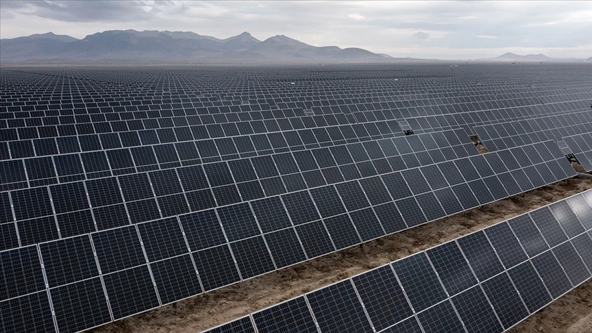 Türkiye sets solar energy record with over 44% of daily production