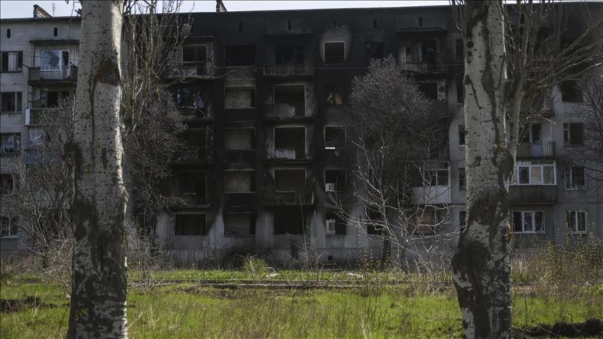 Ukrainian forces report intense battles near key town as Russian advance looms