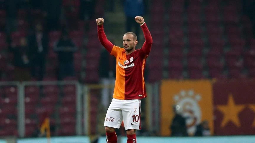 Ex-football star Sneijder linked to Comanchero crime group for money laundering