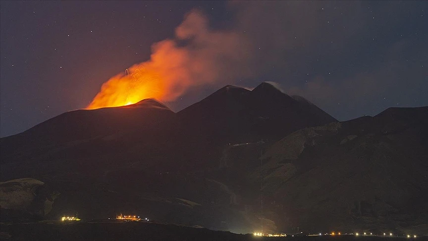 Italy's Etna volcano erupts, disrupting flights in Sicily