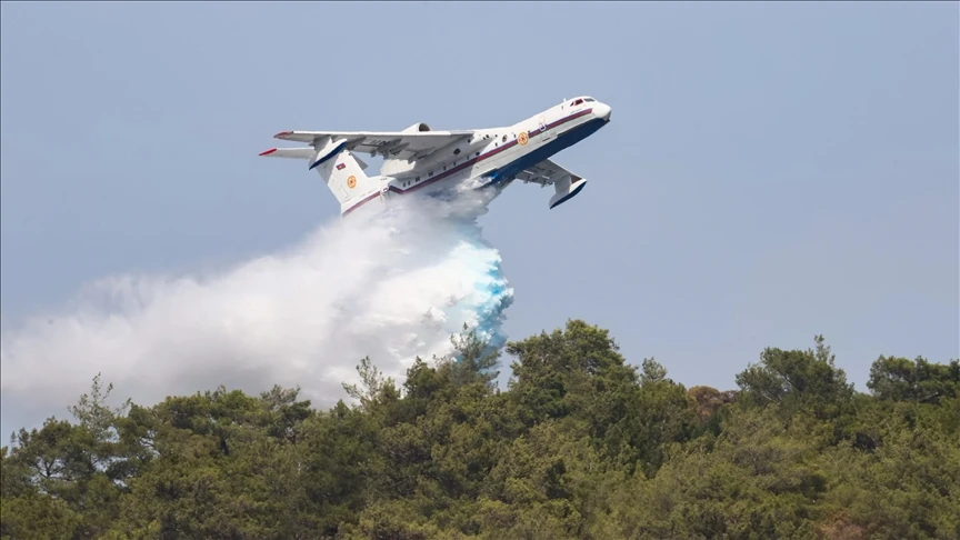 Azerbaijani aircraft joins Türkiye's wildfire fight