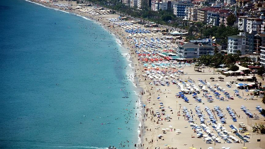 Türkiye's Antalya focuses on French tourists to set new visitor record in 2025