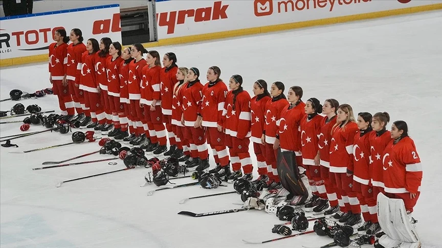 Türkiye's women’s U18 ice hockey team wins Tier B group world championship