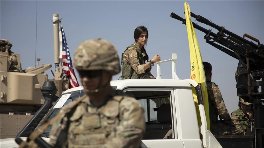 Photo shows US soldier with PKK/YPG terrorist