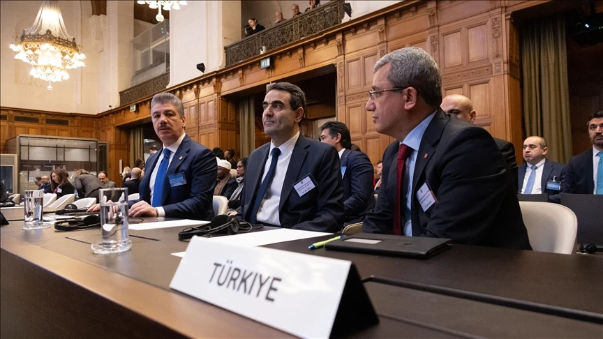 Photo shows A delegation headed by Turkish Deputy Foreign Minister Ahmet Yildiz (R).