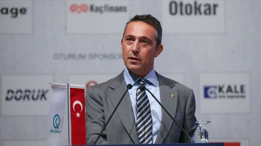 Ali Koc speaks at a business conference in Türkiye