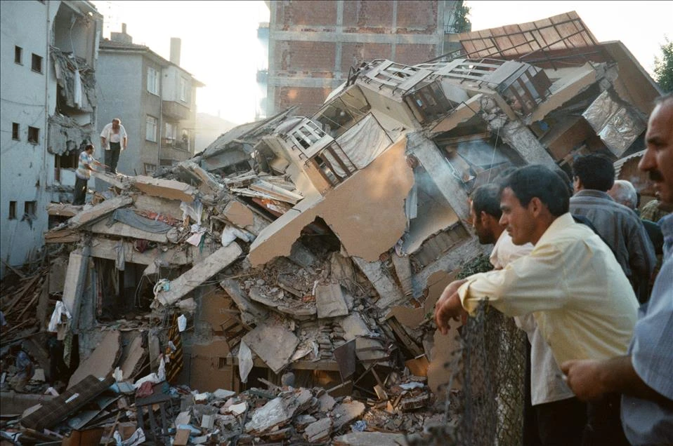 Türkiye remembers devastating 1999 quake with ceremonies across affected cities