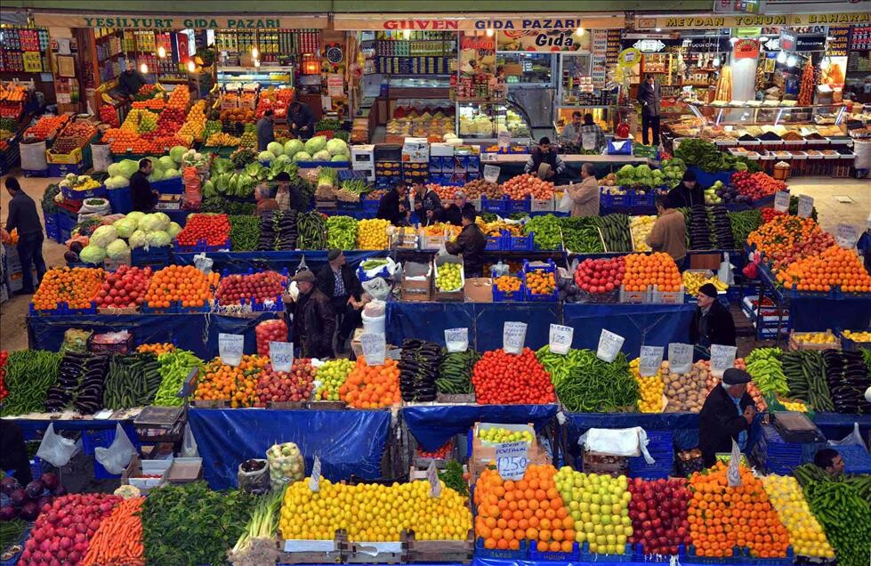 Türkiye faces 68% surge in food prices amid global decline