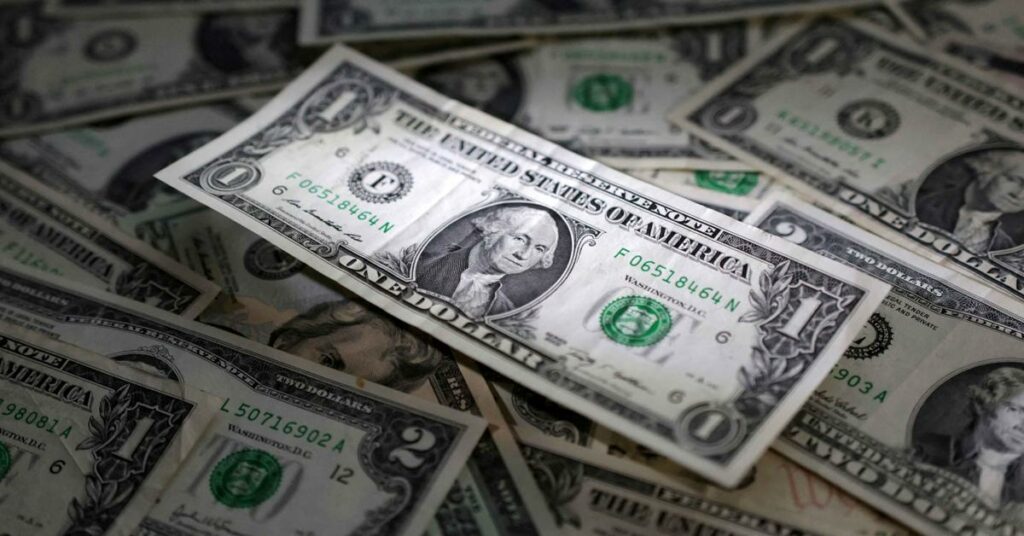 US dollar surpasses 35 level mark against Turkish lira, marking new peak