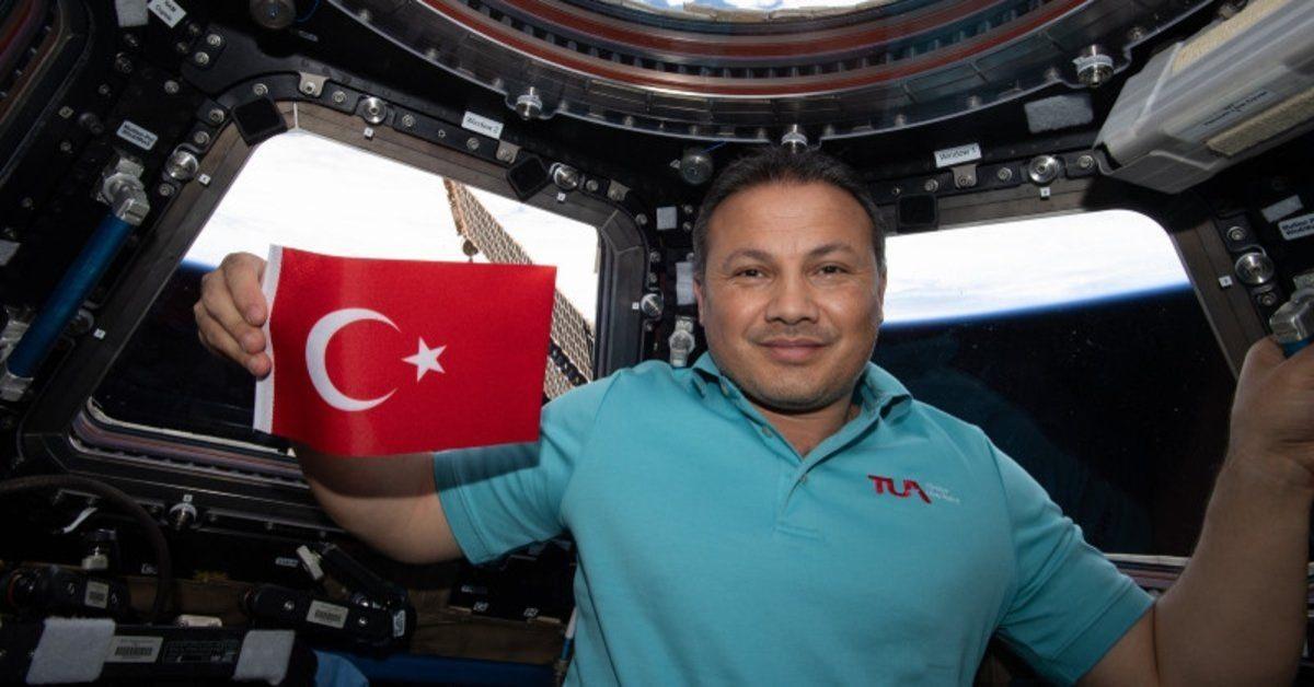 Turkish astronaut Gezeravci conducts more space experiments