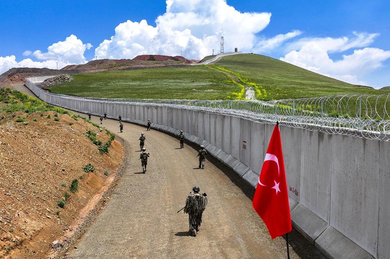 Türkiye completes 170-km Iran border wall