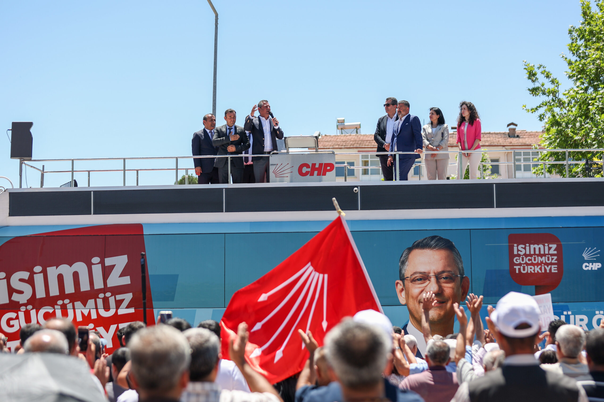 Main opposition leader Ozel pressures ruling AK Party on minimum wage