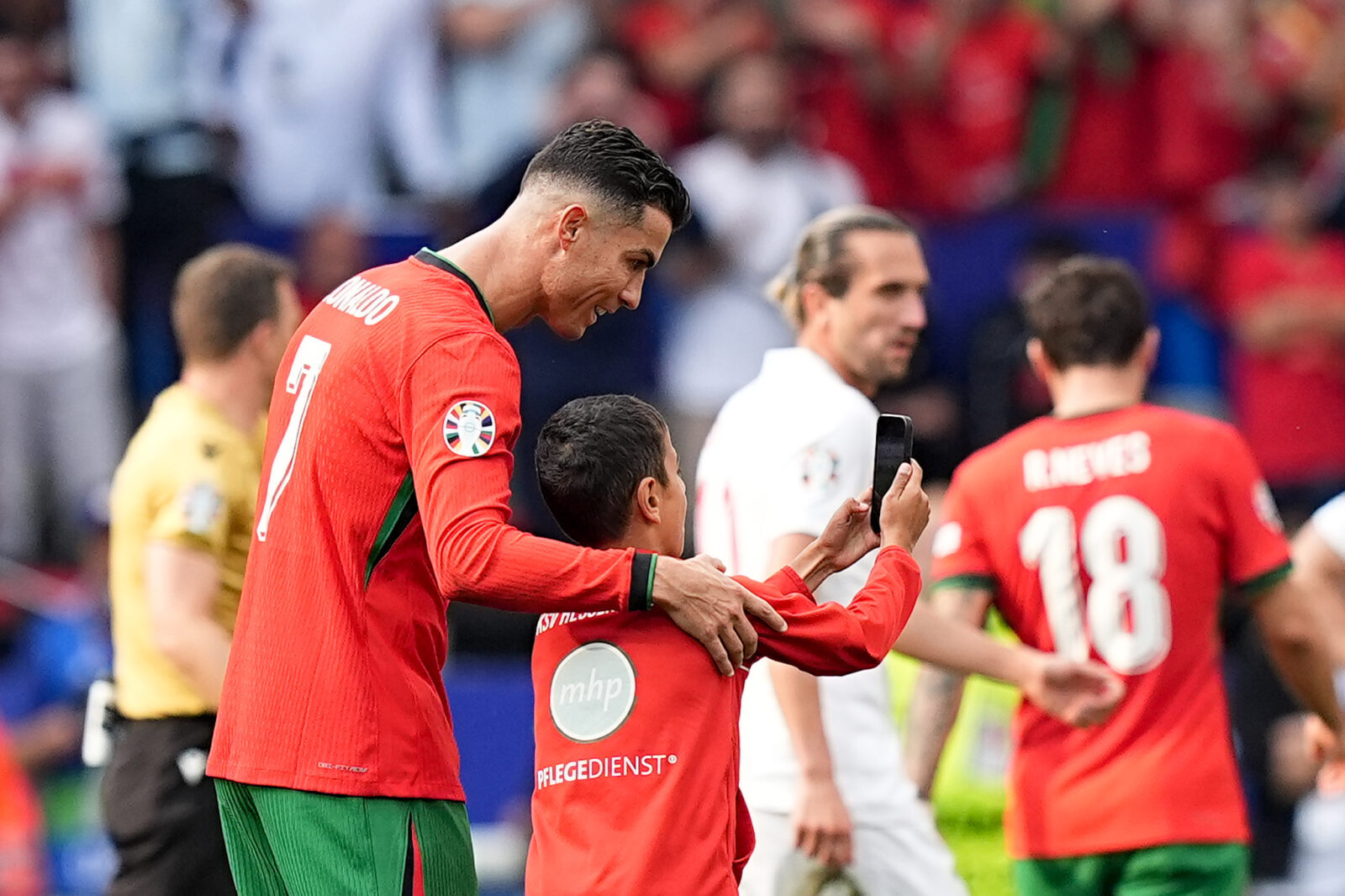 Türkiye national football team loses 3-0 to Portugal