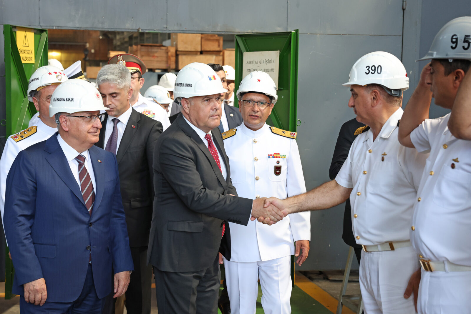 Romanian defense minister visits Türkiye to enhance defence capabilities