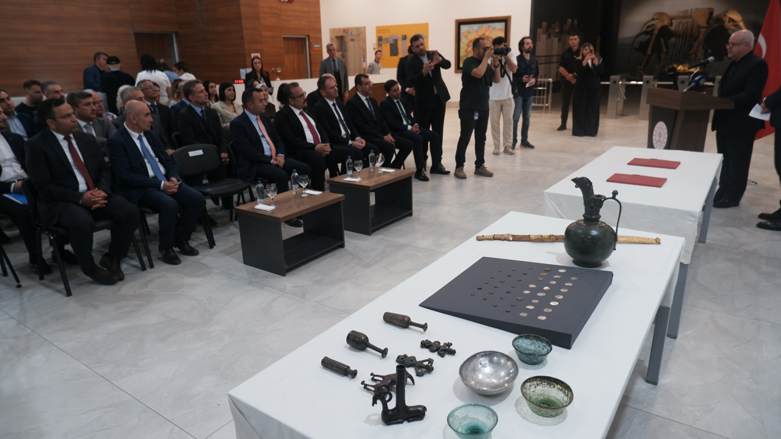 Türkiye returns 55 cultural artifacts to Iran