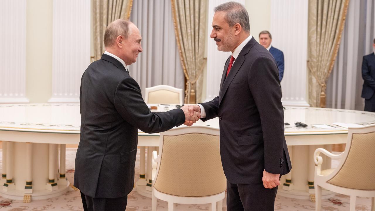 Russian President Vladimir Putin (left) and Turkish Foreign Minister Hakan Fidan (right), AA Photos