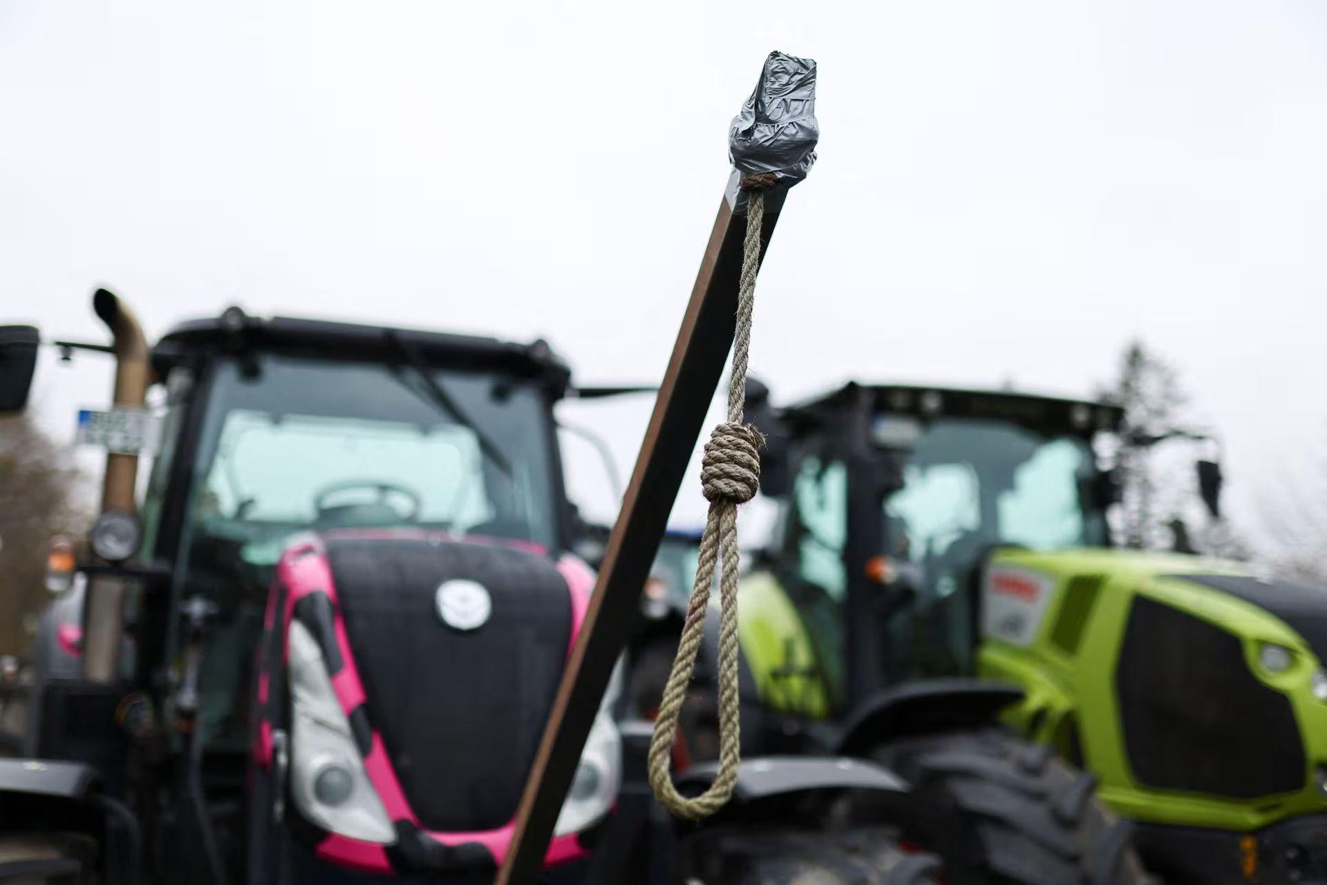 Rising extremism in Europe: Far-right symbols seen in German farmer protests