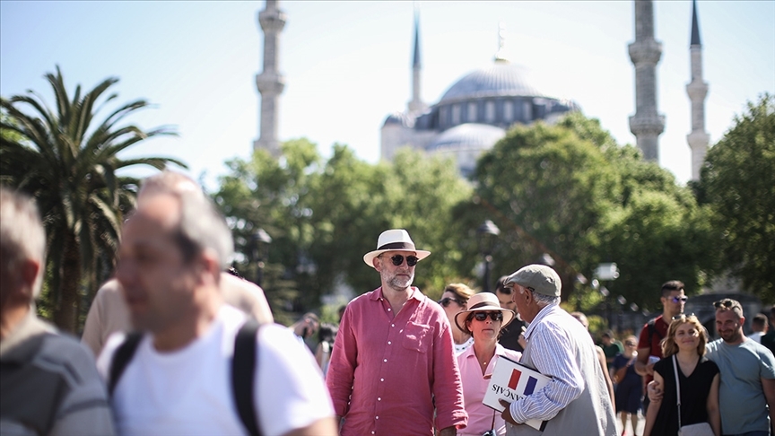 Istanbul tourism sees 10% surge in foreign visitors in early 2024