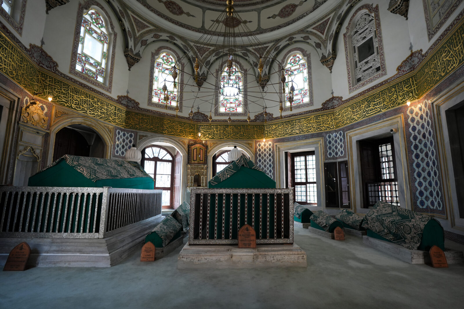 Sultan Selim III, Sultan Mustafa III tombs reopen in Istanbul after restoration