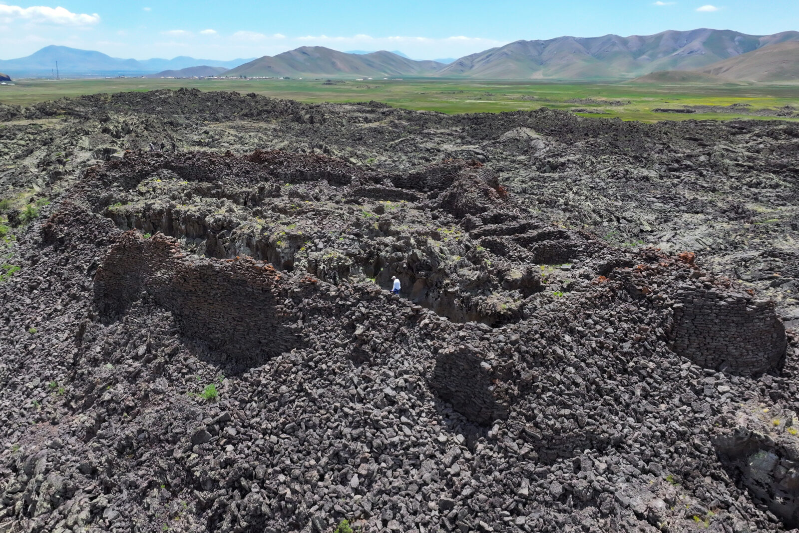 Mysterious fortress on Mount Tendurek officially named 'Arap Zengi Castle'