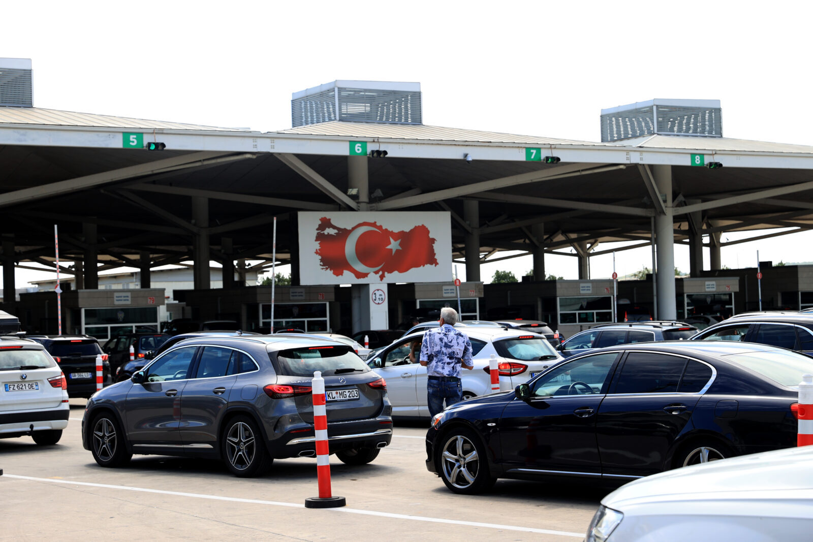 800,000 expats enter Türkiye from Bulgaria, setting record at Kapikule border