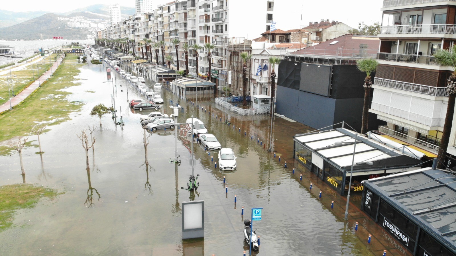 Is Izmir sinking or are sea levels rising?