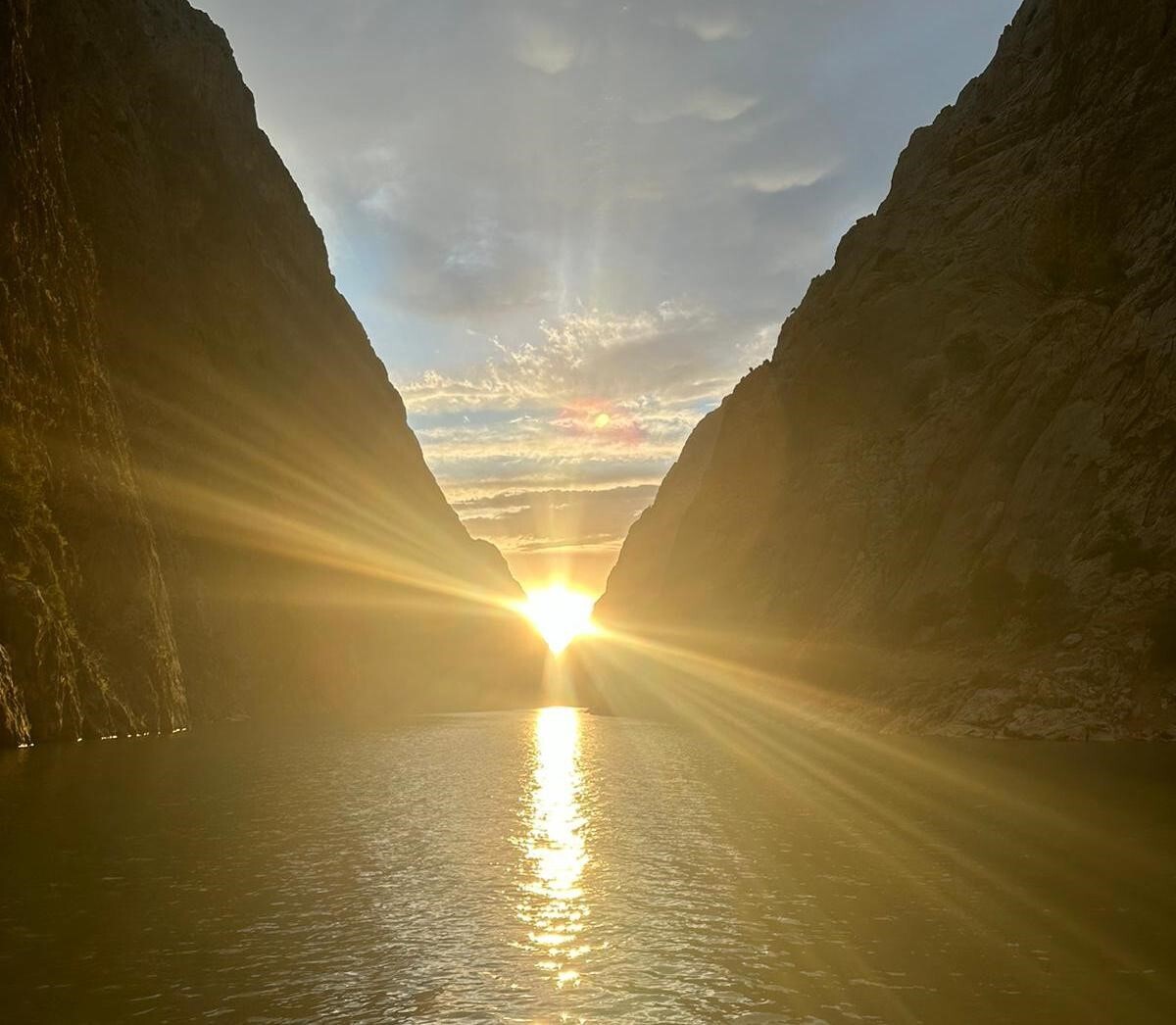 Catch rare 10-day sunset phenomenon at Erzincan's great canyon