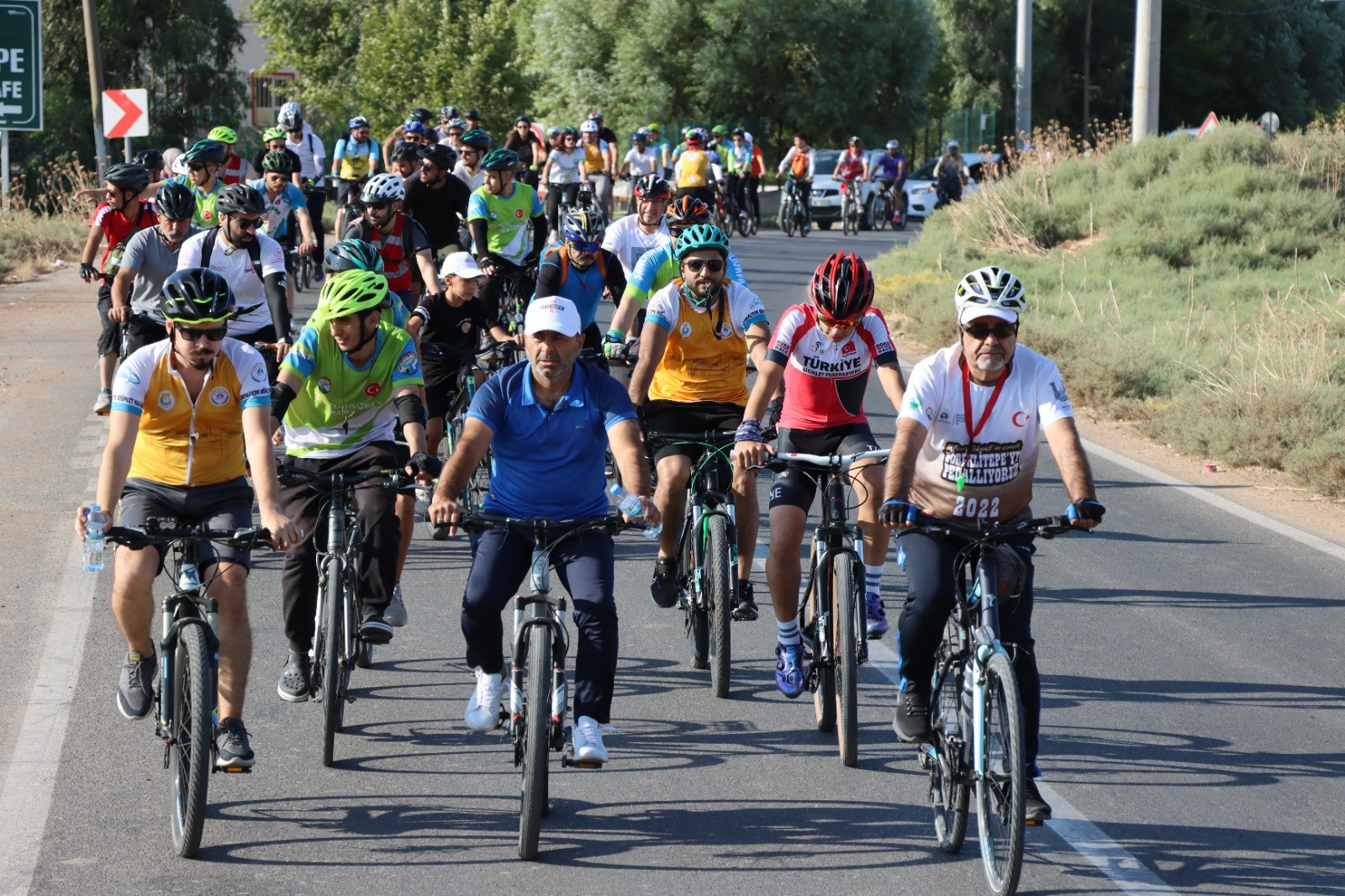 Cyclists celebrate Klaus Schmidt's legacy with tribute ride to Gobeklitepe