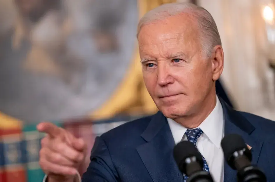 Biden warns Supreme Court ruling could turn presidents into kings