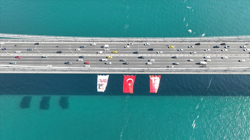 Turkish flags unfurl on Istanbul bridges to honor July 15 coup attempt victims