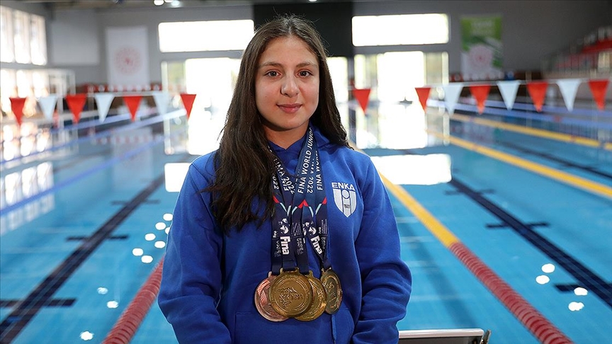 Young Turkish swimmer Tuncel breaks international records