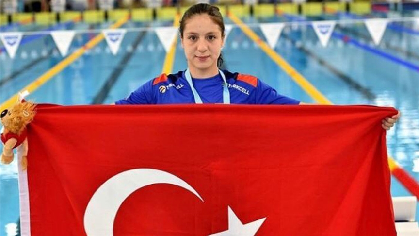 Young Turkish swimmer Tuncel breaks international records