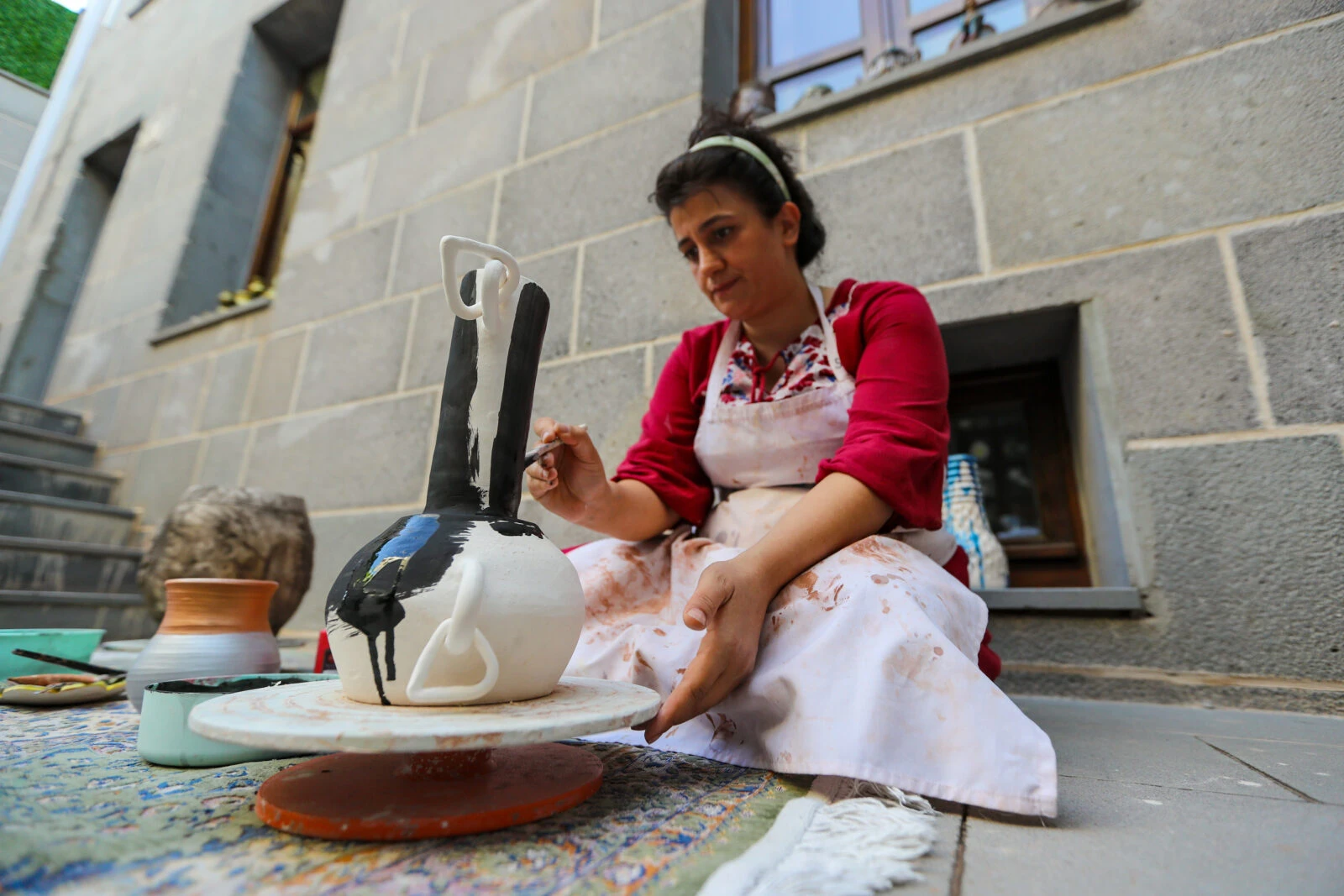 Women's hands shape Diyarbakir's heritage in clay, color