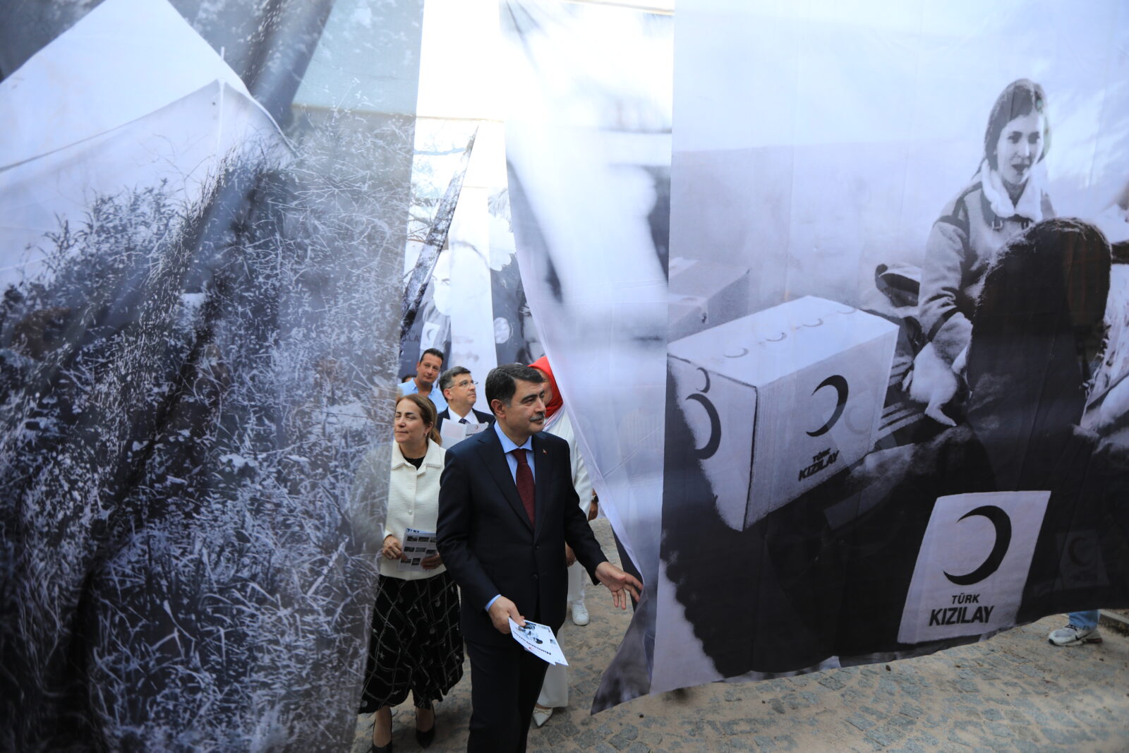 Turkish Red Crescent marks 'World Humanitarian Day' with photo exhibition