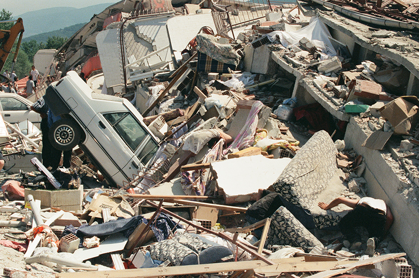 Türkiye remembers devastating 1999 quake with ceremonies across affected cities