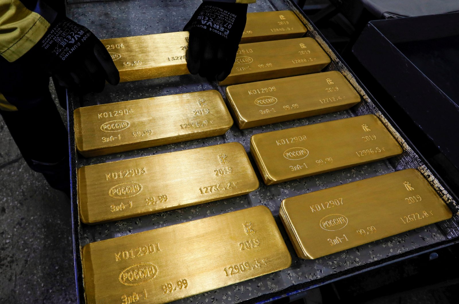 Gold prices close the year at its all-time high