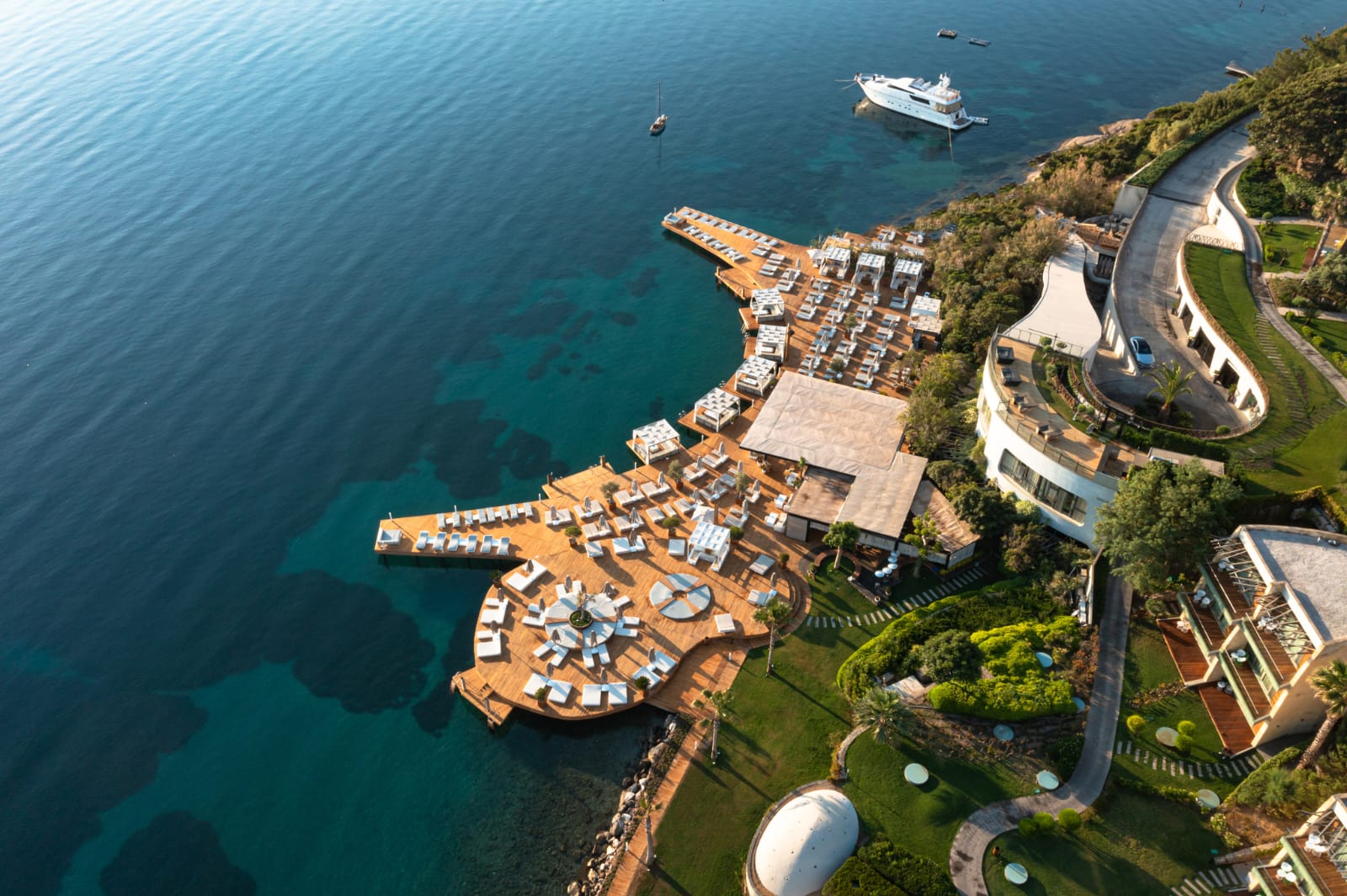 Lebanese politicians flock to Bodrum amid tensions: Sun, sea or controversy?