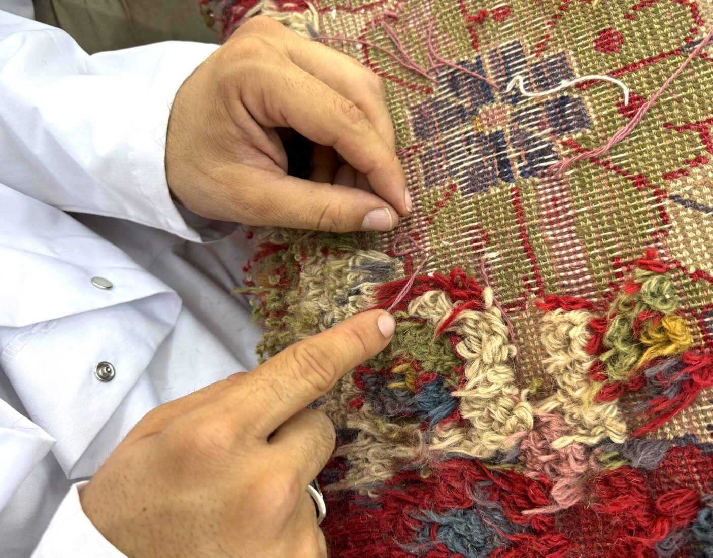 Hereke carpet gifted by Ottoman Empire to Netherlands undergoes restoration in Türkiye 